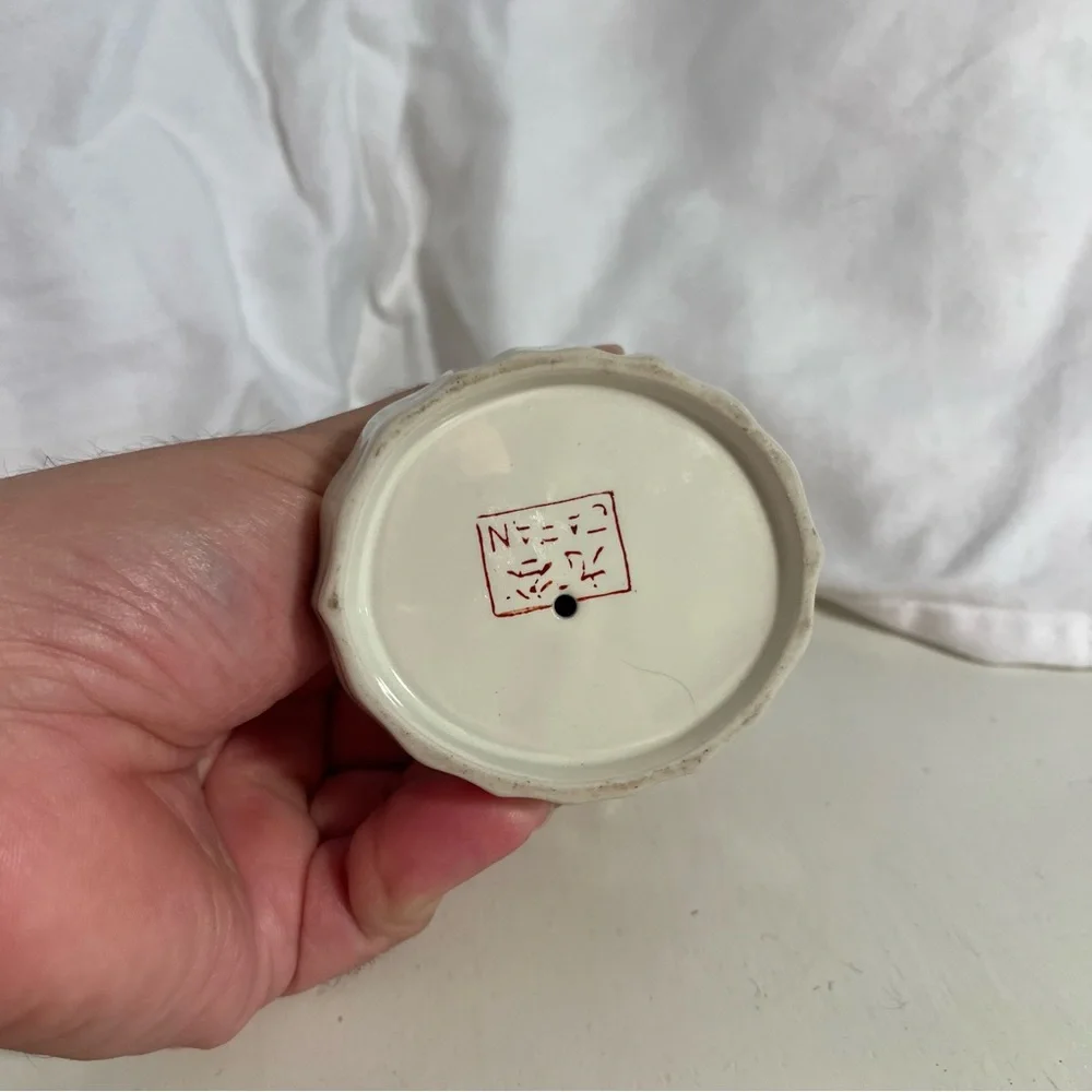 Japanese toothbrush holder